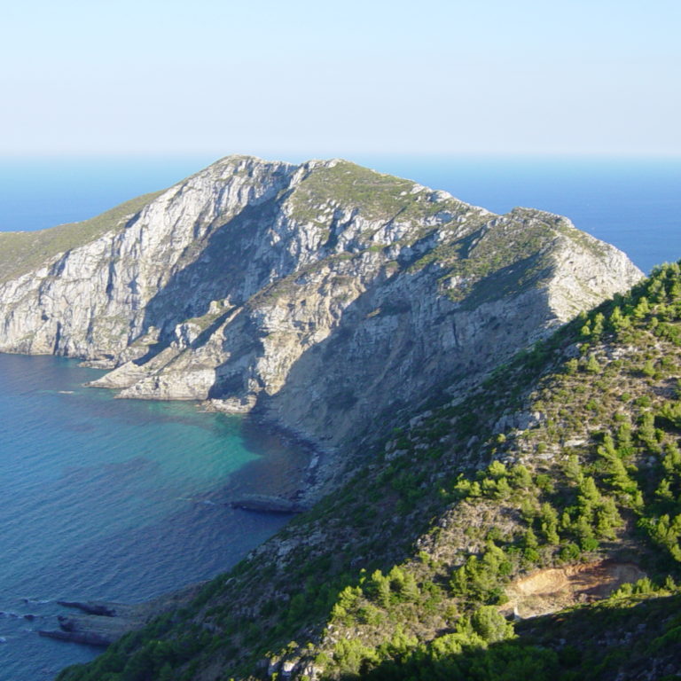 シチリア島のエガディ諸島に泊まるマレッティモ島やファヴィニャーナ島など