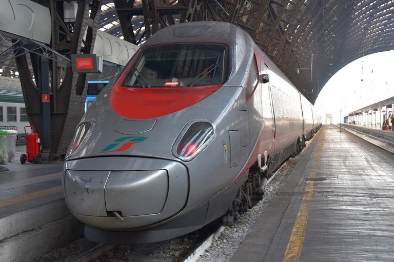 イタリアの高速列車フレッチャアルジェント
